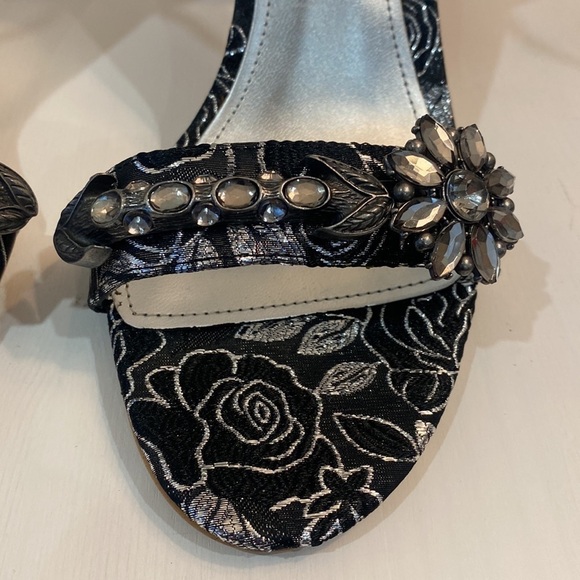Nwot Guess Floral Ankle Strap Heel Sandal - Picture 8 of 13